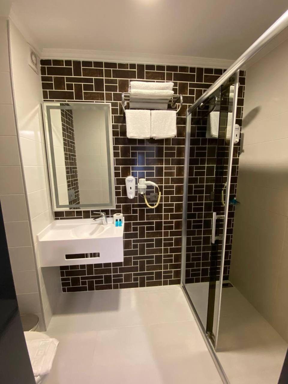 Otel Pandora 3*